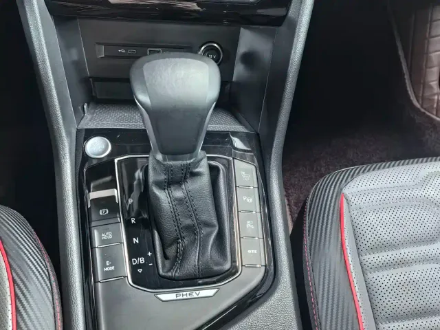 Volkswagen Tiguan L PHEV — Фото автомобиля 15