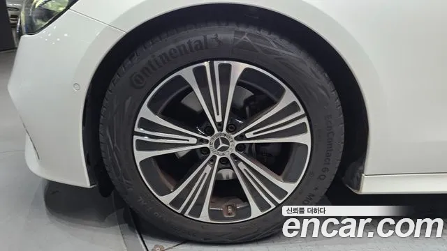 Mercedes-Benz E-Class — Фото автомобиля 4
