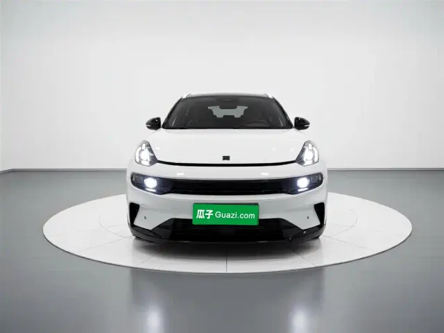 Lynk & Co 06 — Фото автомобиля 2
