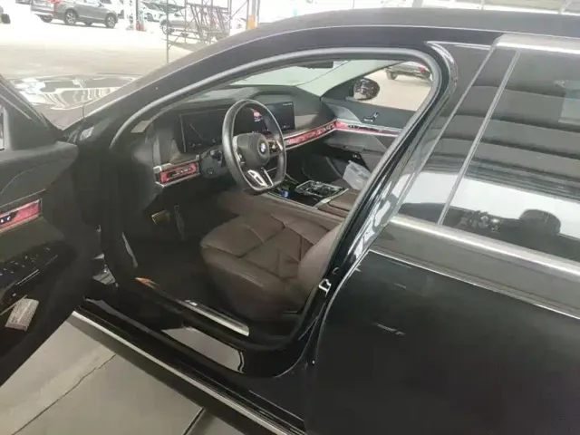 BMW 7 Series — Фото автомобиля 5