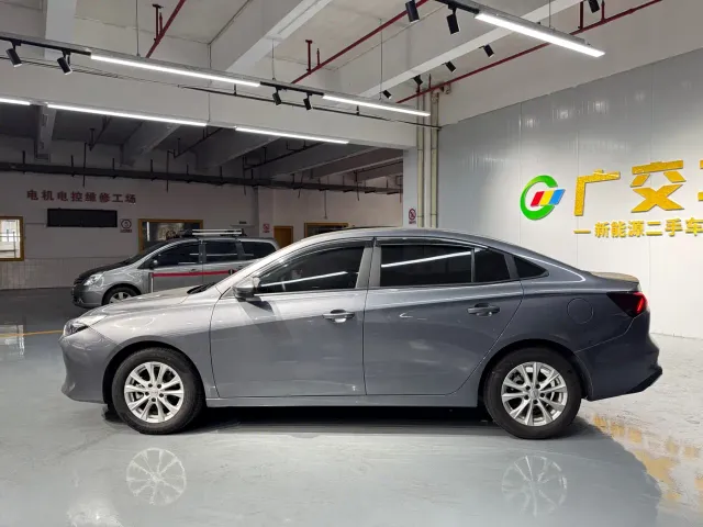 Roewe i5 — Фото автомобиля 4