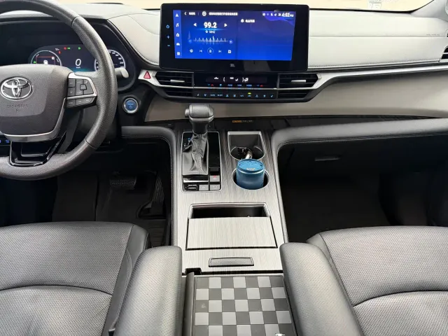 Toyota Granvia — Фото автомобиля 7