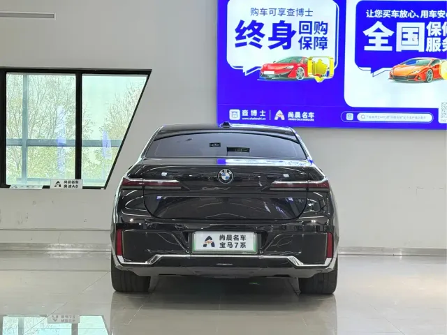 BMW i7 — Фото автомобиля 15