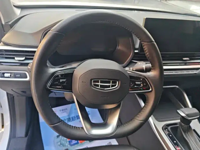 Geely Emgrand — Фото автомобиля 15