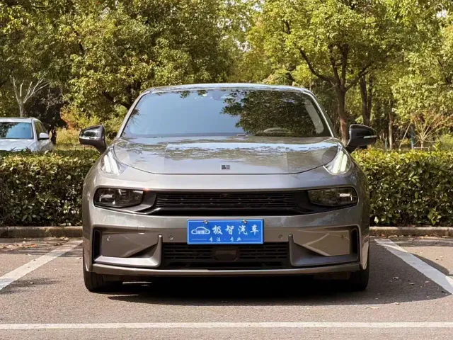 Lynk & Co 03 — Фото автомобиля 2
