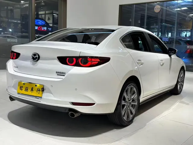 Mazda Axela — Фото автомобиля 7