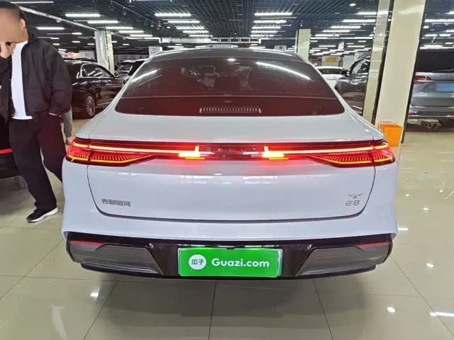 Geely Galaxy E8 — Фото автомобиля 5