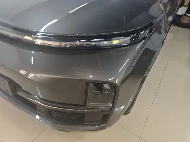 Li Auto L8 — Фото автомобиля 23