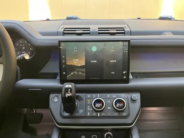 Land Rover Defender — Фото автомобиля 17