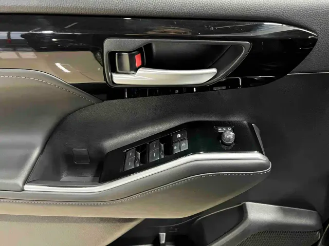Toyota Highlander — Фото автомобиля 16