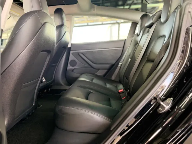 Tesla Model 3 — Фото автомобиля 10