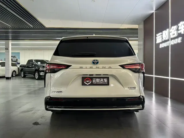 Toyota Sienna — Фото автомобиля 8