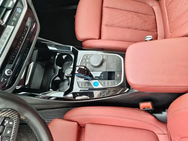 BMW iX3 — Фото автомобиля 5