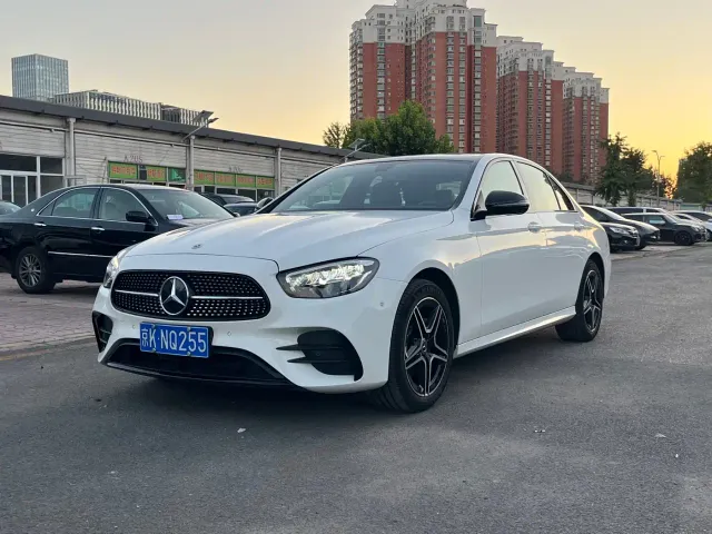 Фотография автомобиля — Mercedes-Benz E-Class