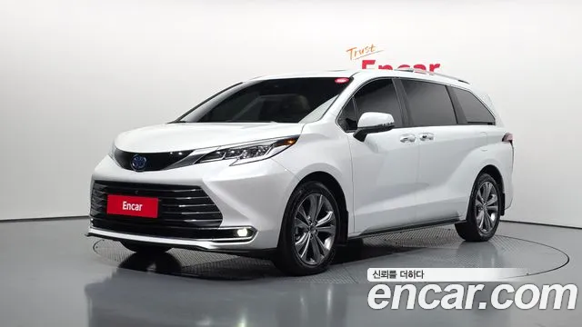 Фотография автомобиля — Toyota Sienna 4th Gen