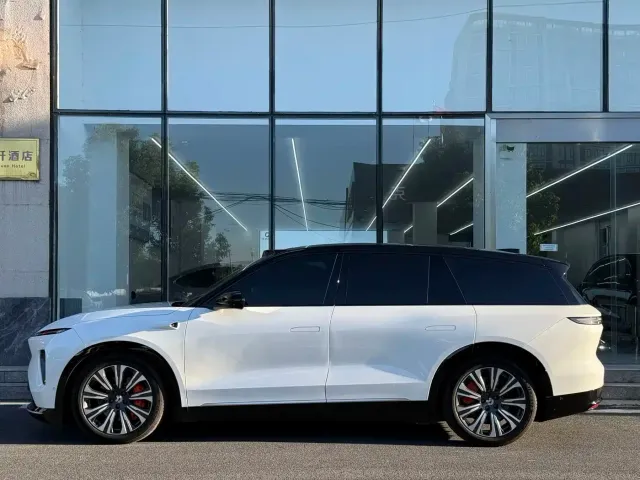 Nio ES8 — Фото автомобиля 7