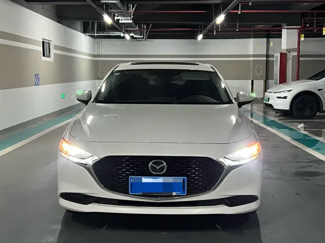 Mazda Axela — Фото автомобиля 2
