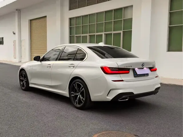 BMW 3 Series — Фото автомобиля 9