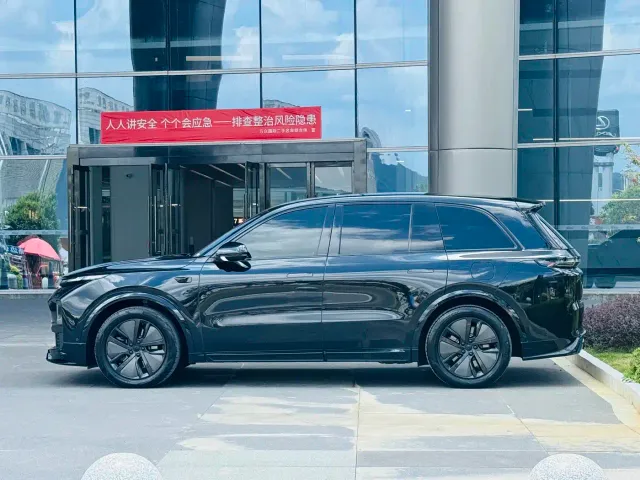 Li Auto L8 — Фото автомобиля 3