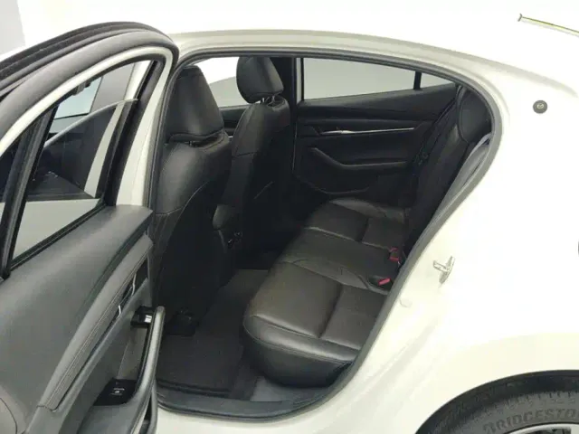 Mazda Axela — Фото автомобиля 11