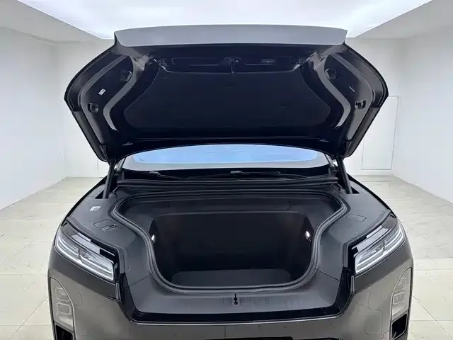 Nio ES8 — Фото автомобиля 14