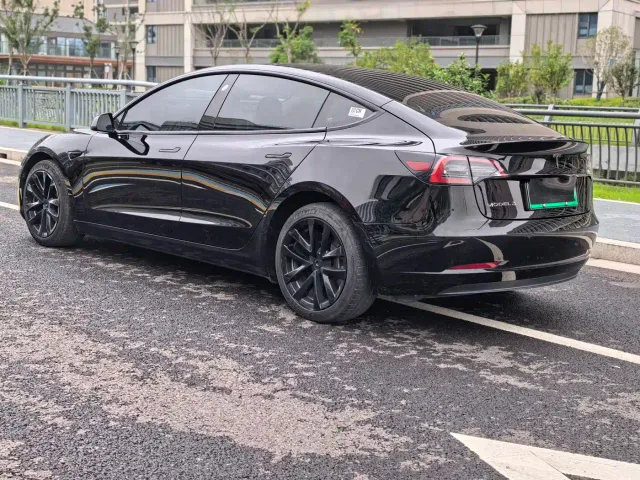 Tesla Model 3 — Фото автомобиля 5