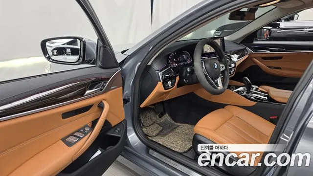 BMW 5 Series G30 — Фото автомобиля 15