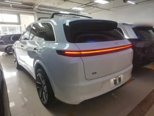 Li Auto L7 — Фото автомобиля 4