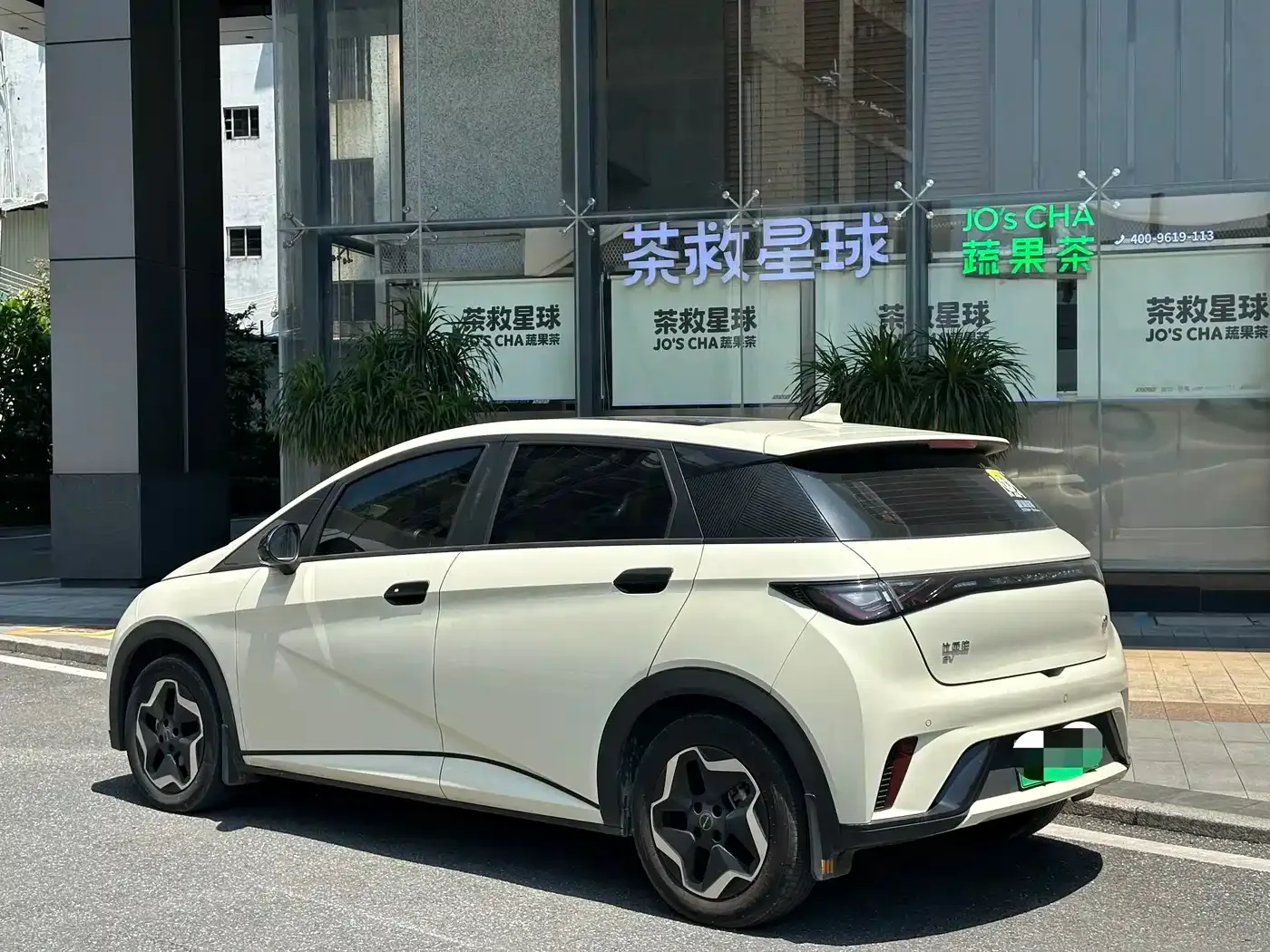 BYD Dolphin 2021 Model 405km Fashion Edition — Фото автомобиля 3