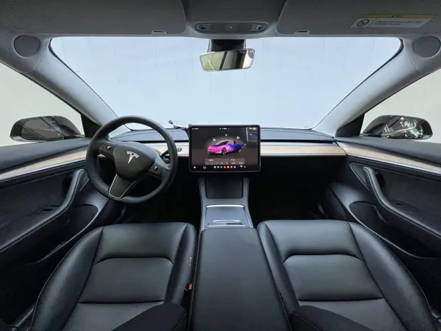 Tesla Model 3 — Фото автомобиля 6