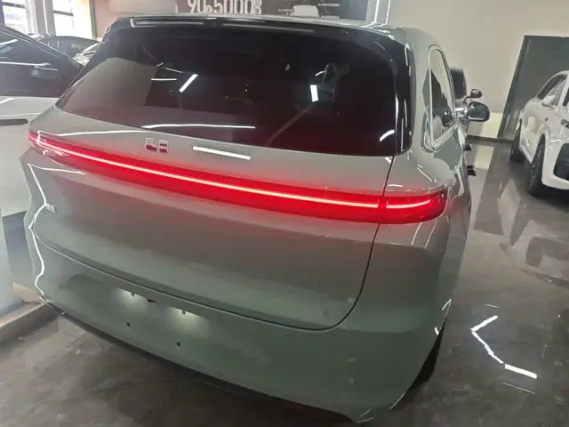 Li Auto L6 — Фото автомобиля 6