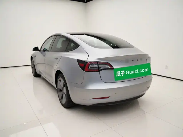 Tesla Model 3 — Фото автомобиля 4