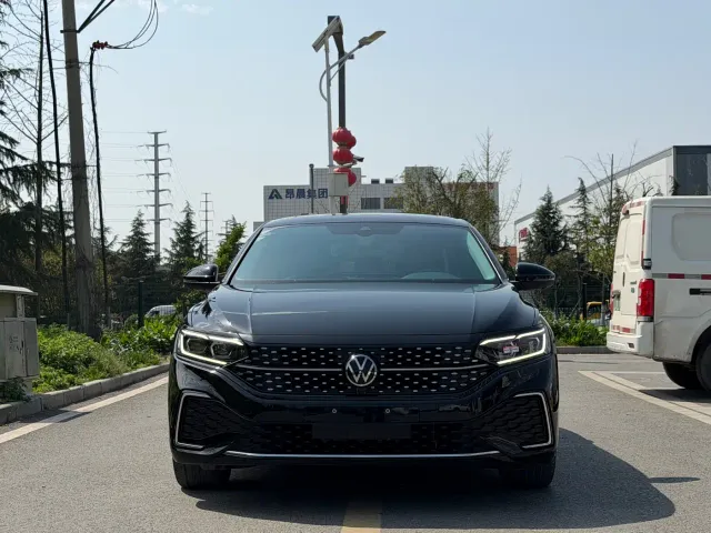 Volkswagen Passat — Фото автомобиля 2