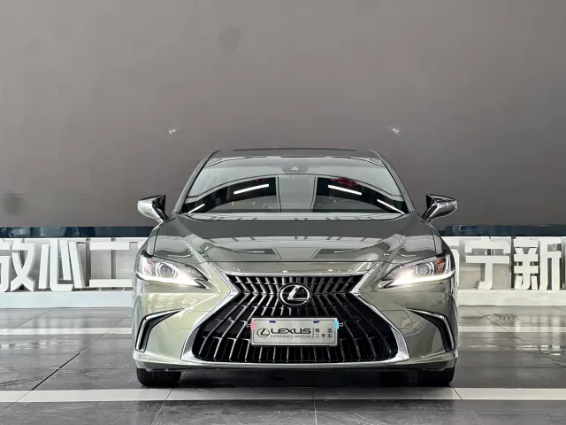 Lexus ES — Фото автомобиля 2