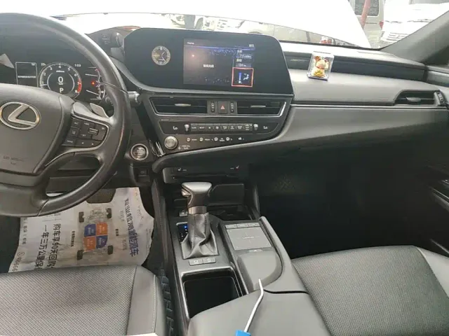 Lexus ES — Фото автомобиля 12