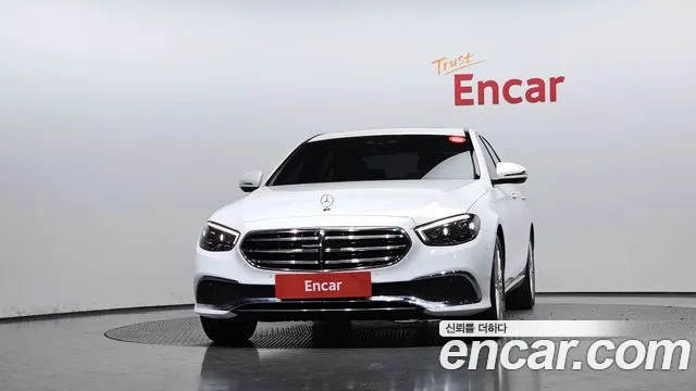 Mercedes-Benz E-Class — Фото автомобиля 3