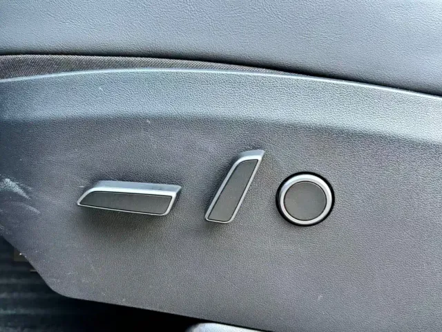 Tesla Model Y — Фото автомобиля 16