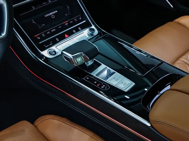 Audi A8 — Фото автомобиля 20