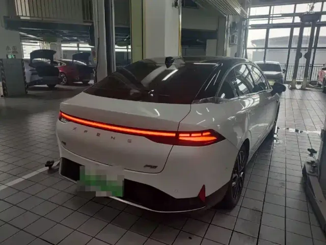 Xpeng P5 — Фото автомобиля 3