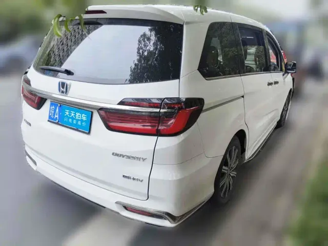 Honda Odyssey — Фото автомобиля 2