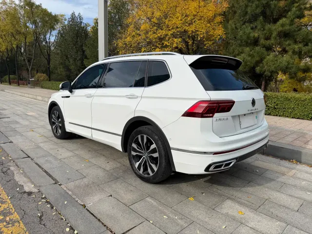 Volkswagen Tiguan L — Фото автомобиля 3