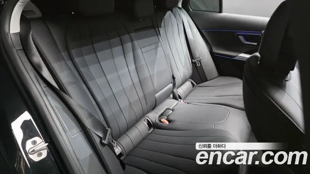 Mercedes-Benz E-Class — Фото автомобиля 11