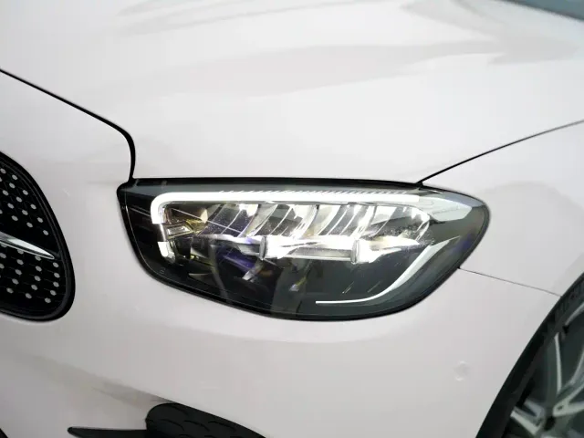Mercedes-Benz E-Class — Фото автомобиля 20