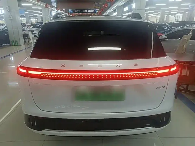Xpeng G9 — Фото автомобиля 5
