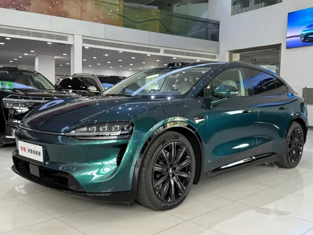 Фотография автомобиля — Luxeed R7