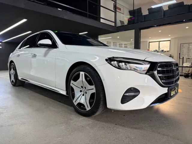 Mercedes-Benz E-Class — Фото автомобиля 3