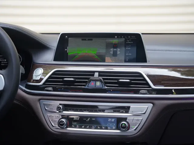 BMW 7 Series — Фото автомобиля 17