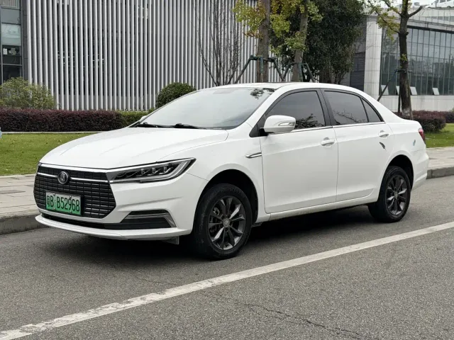 Фотография автомобиля — BYD Qin