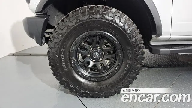 Ford Bronco — Фото автомобиля 2