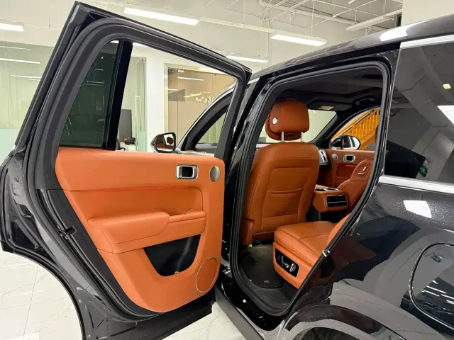 Li Auto L8 — Фото автомобиля 13